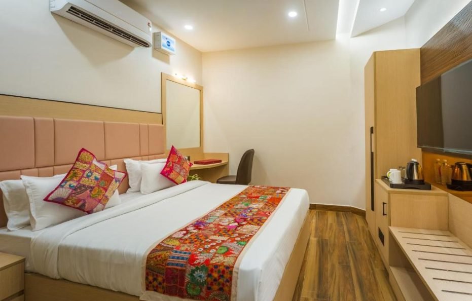 Tripli Hotels Tandon Grand Stay