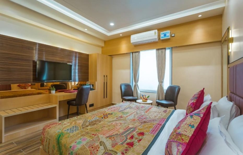 Tripli Hotels Tandon Grand Stay