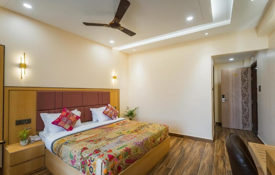 Tripli Hotels Tandon Grand Stay