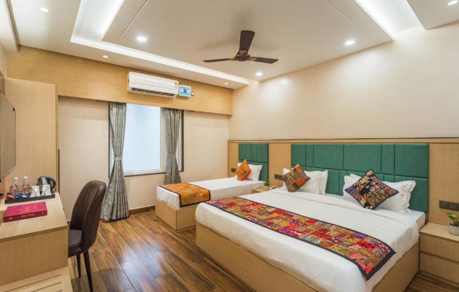 Tripli Hotels Tandon Grand Stay